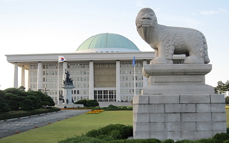 국회의사당 앞에 설치된 해태상 사진
