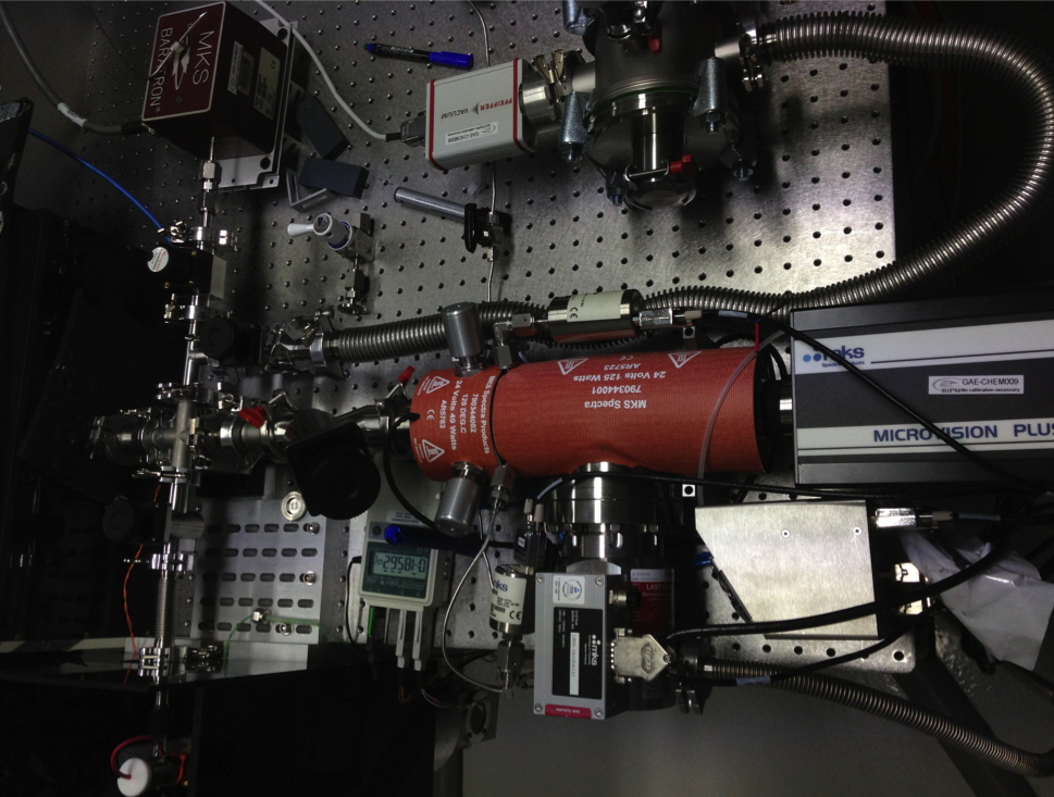 KRISS 이상일 박사가 프로세스를 개선한 흡수단면적 측정장치(국제도량형국 보유) 사진