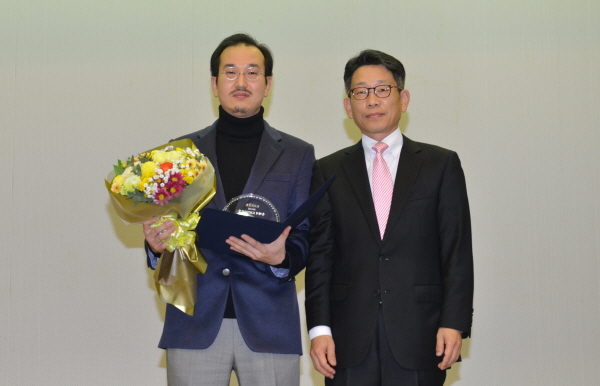2015년 올해의 KRISS인상을 수상한 생체신호센터 김기웅 센터장