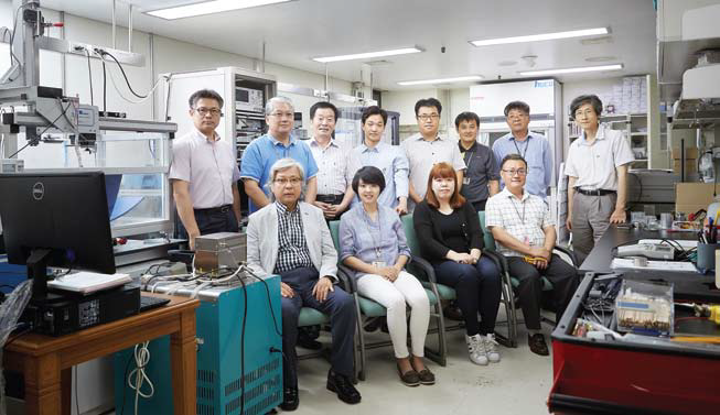 사진 - 연구실에서 단체사진
