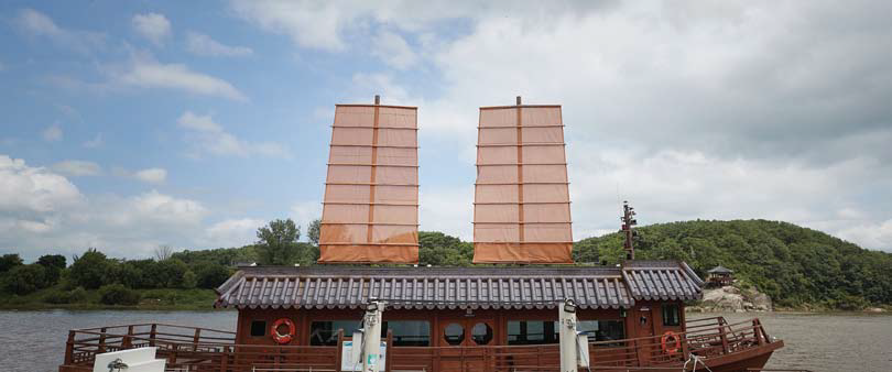사진 - 황포돗배 모양으로 만든 관광선