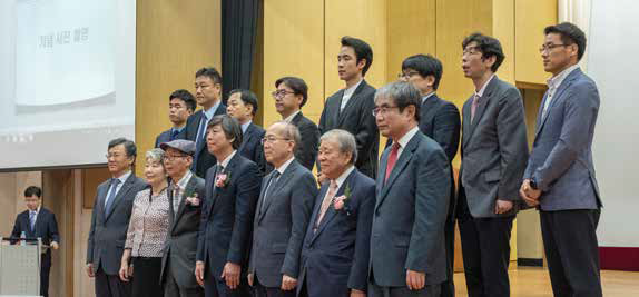 사진 : 기념사진 촬영중인 표창수여자들