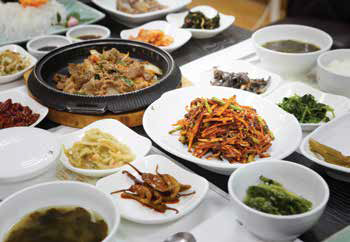 사진 : 먹거리장터 음식점의 상차림