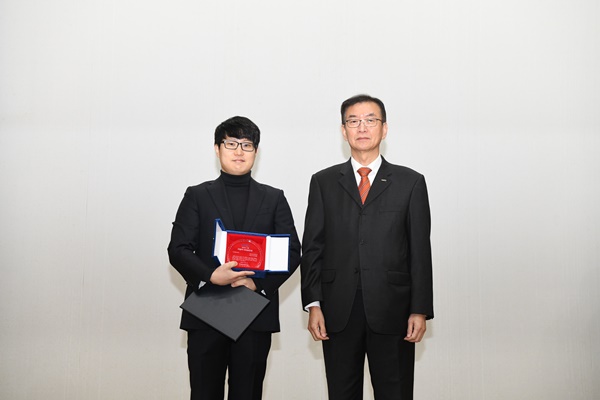 12월 이달의 KRISS인상 연구부문 수상자 : 장정훈 책임연구원