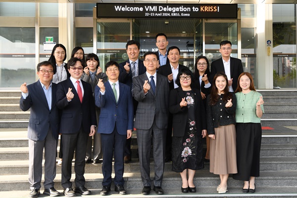 VMI 대표단과의 단체사진