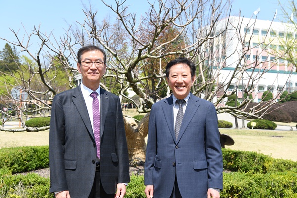 (좌)한국표준과학연구원 이호성 원장, (우)국민경제자문회의 이인호 부의장