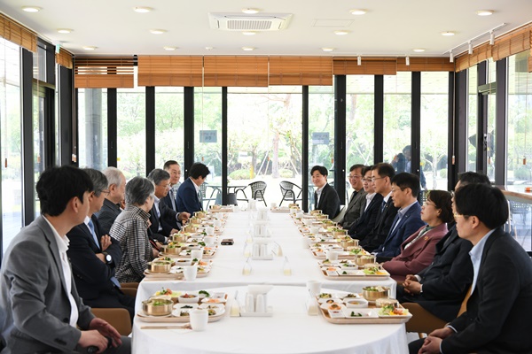 KRISS 전임원장단과 현 경영진의 담화