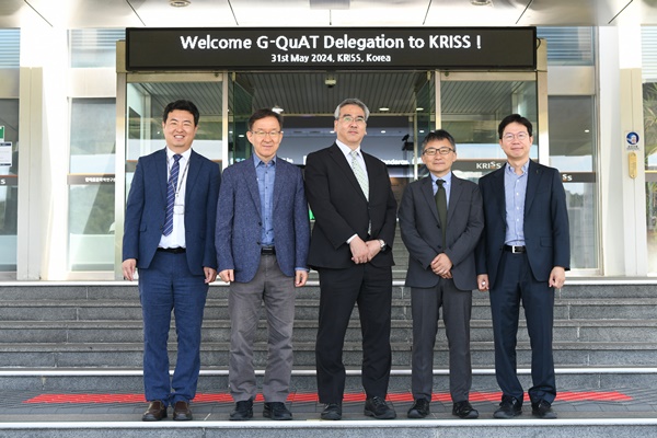 G-QuAT 대표단과의 단체사진  