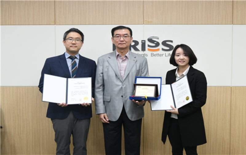 9월의 KRISS인상 수상자 이창우 책임연구원(좌), 조효민 책임연구원(우), 이선영 책임연구원