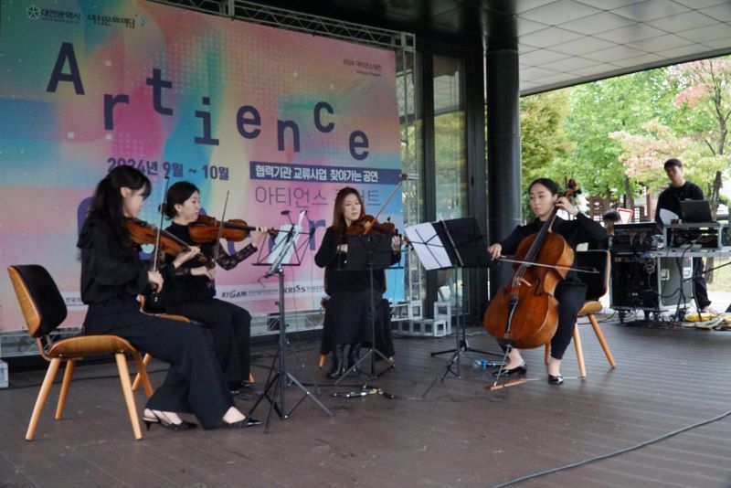 현악 사중주 팀 ‘디 에클렛 콰르텟 The Eclat Quartet’