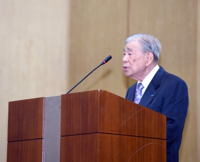 (왼쪽부터) 박승덕 5대 원장 및 이충희 4대 원장 축사