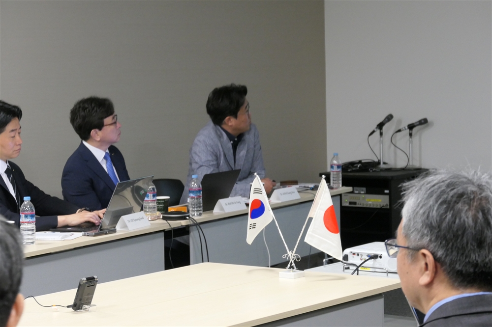 그림입니다.  원본 그림의 이름: 03.JPG  원본 그림의 크기: 가로 2736pixel, 세로 1824pixel  사진 찍은 날짜: 2026년 05월 27일 오후 12:45  카메라 제조 업체 : Panasonic  카메라 모델 : DC-TX2  F-스톱 : 5.4  노출 시간 : 10/400초  ISO 감도 : 1600  색 대표 : sRGB  노출 모드 : 자동  35mm 초점 거리 : 112  대비 : 일반  채도 : 일반  선명도 : 일반  프로그램