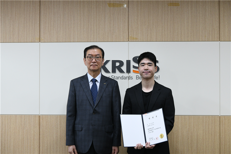 그림입니다.  원본 그림의 이름: 8. 성과정책본부 기술사업화그룹 송훈찬 행정원 (4).JPG  원본 그림의 크기: 가로 4128pixel, 세로 2752pixel  사진 찍은 날짜: 2026년 07월 13일 오후 9:58  카메라 제조 업체 : NIKON CORPORATION  카메라 모델 : NIKON D850  프로그램 이름 : Ver.1.00   F-스톱 : 7.1  노출 시간 : 10/2000초  ISO 감도 : 3200  색 대표 : sRGB  노출