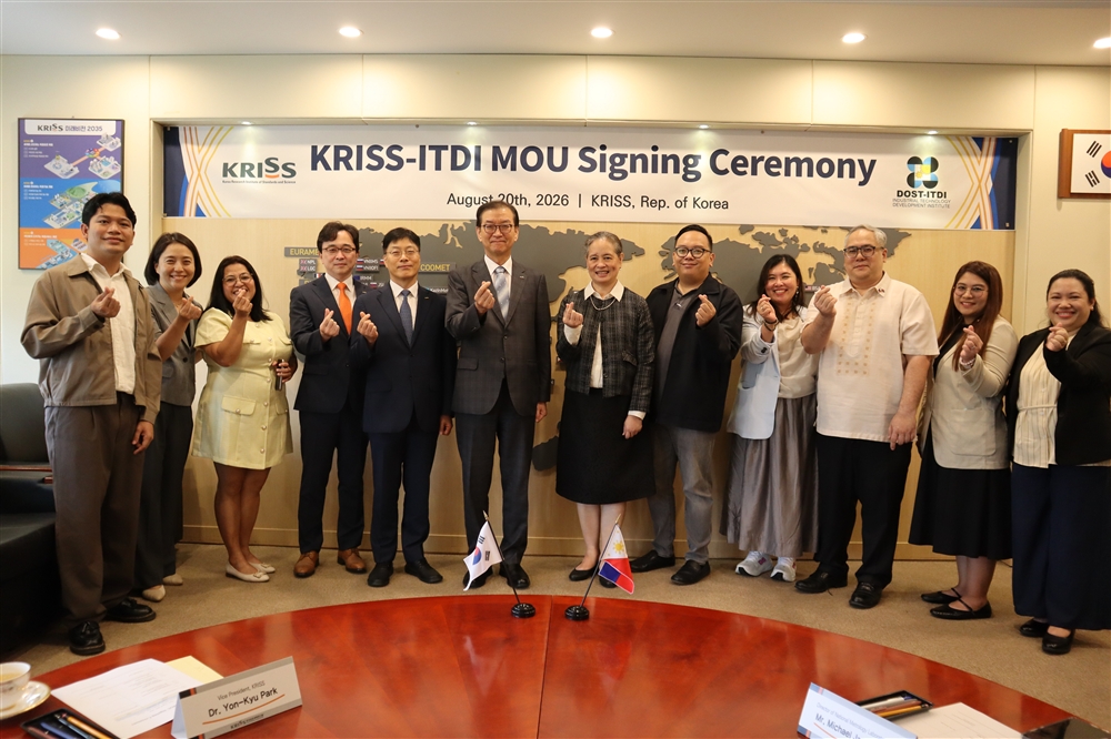그림입니다.  원본 그림의 이름: 260820 KRISS-ITDI MoU Signing Ceremony (6).JPG  원본 그림의 크기: 가로 6000pixel, 세로 4000pixel  사진 찍은 날짜: 2026년 08월 20일 오후 4:29  카메라 제조 업체 : Canon  카메라 모델 : Canon EOS M50m2  F-스톱 : 3.5  노출 시간 : 1/60초  IOS 감도 : 1000  색 대표 : sRGB  노출 모드 : 자동  프로그램 노출 